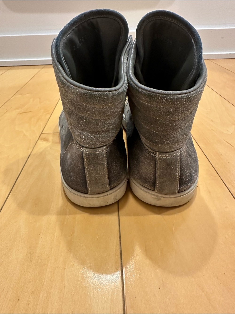 Vintage Gucci Men’s Gray Suede High-Top Sneakers - Picture 4 of 5